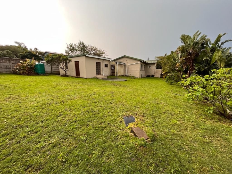 To Let 3 Bedroom Property for Rent in Sunrise On Sea Eastern Cape